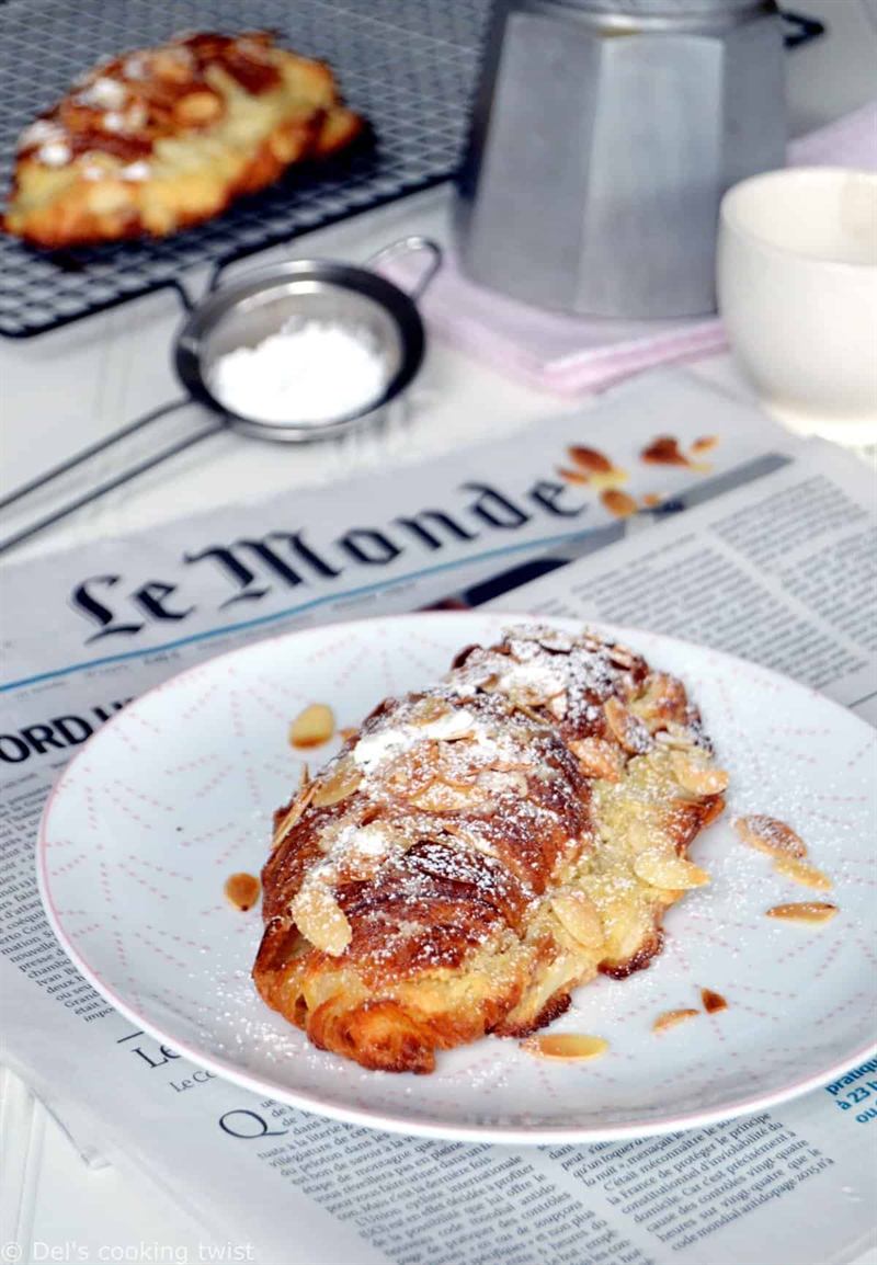 Viennoiseries dorées sur une plaque (photo provisoire de l'atelier)